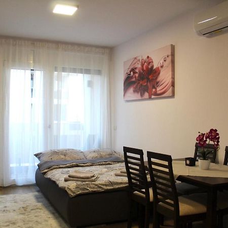Apartman Sarah Apartamento Oradea Exterior foto