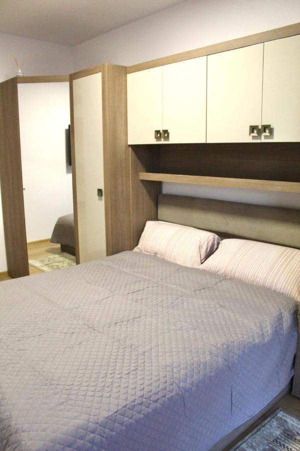 Apartman Sarah Apartamento Oradea Exterior foto