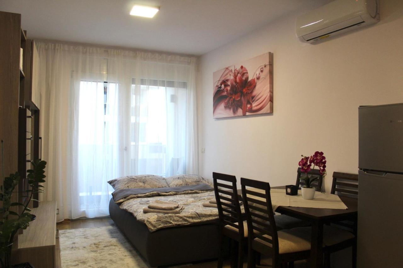 Apartman Sarah Apartamento Oradea Exterior foto