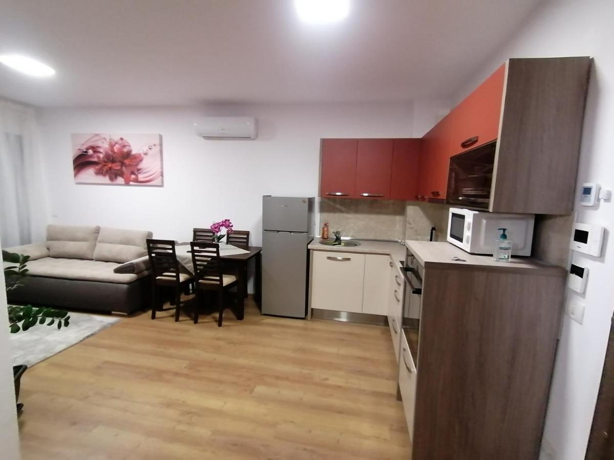 Apartman Sarah Apartamento Oradea Exterior foto